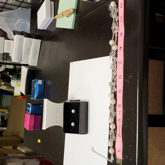 Glamor every day necklace and earring gift set by Avon - Picture 4 of 5